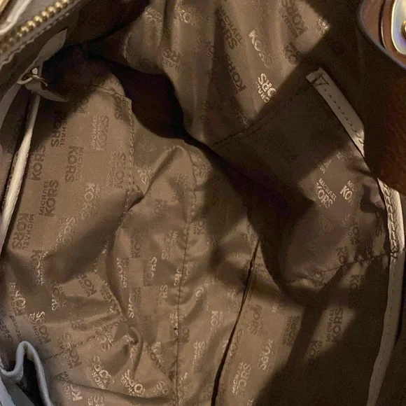 Micheal kors off-white purse - Picture 8 of 12